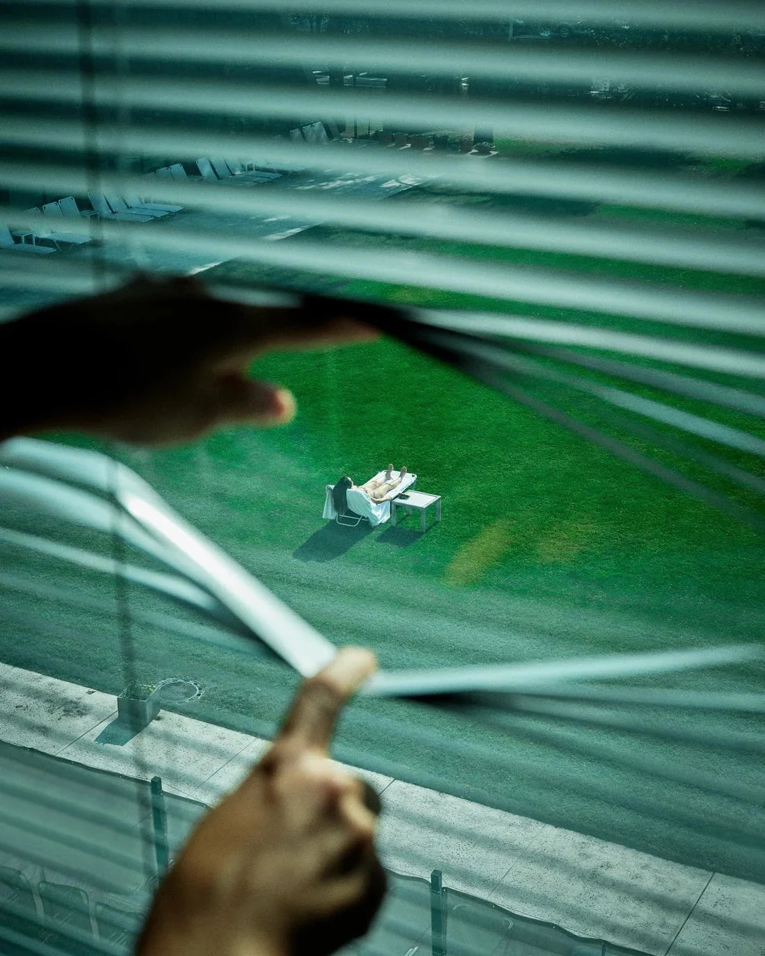 41227-rear-window-2.webp Rear Window