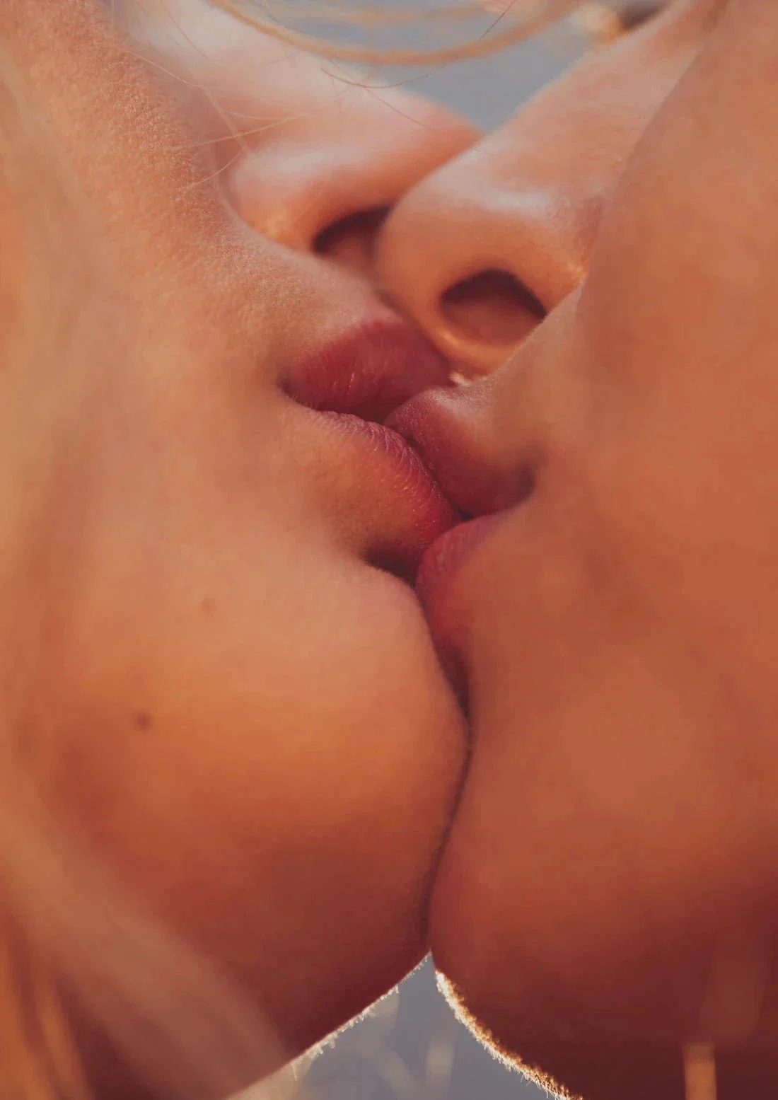42153-the-art-of-kissing-2.webp THE ART OF KISSING